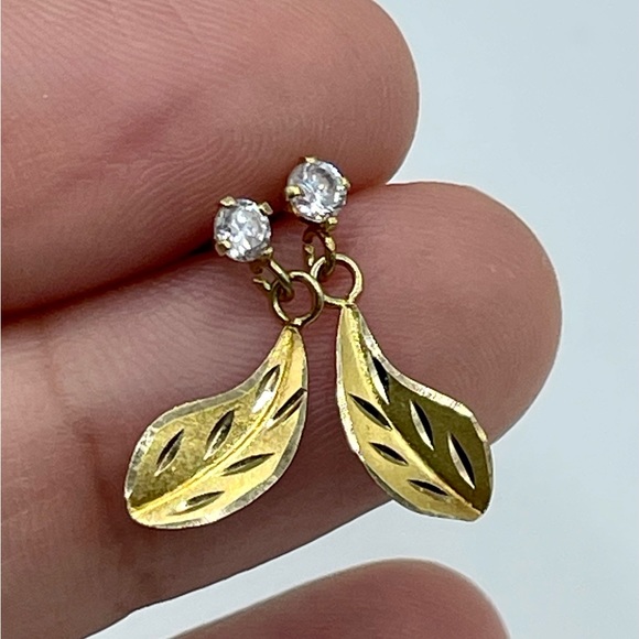 Vintage 1970's Leaf Tiny Dangle Gold Plated & Solid 14k Synth. Diamond Earrings - Picture 4 of 13